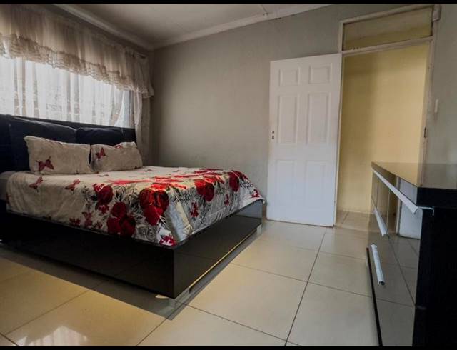 6 BEDROOM HOUSE FOR SALE IN DOBSONVILLE